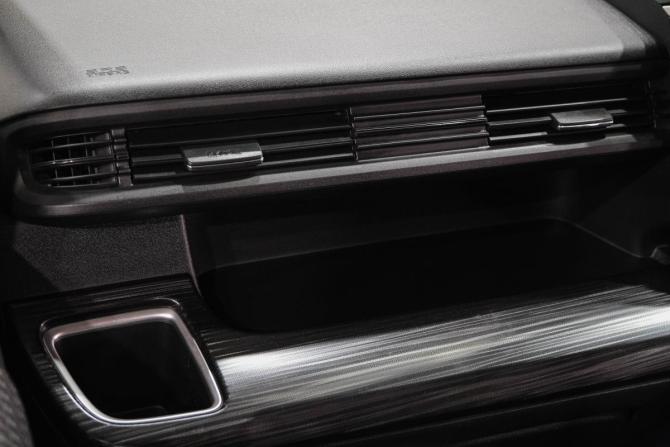 Honda Stepwgn V с пробегом 2015 года, цена 1 799 000 рублей, 87000 км, минивэн, Автокод Объявления