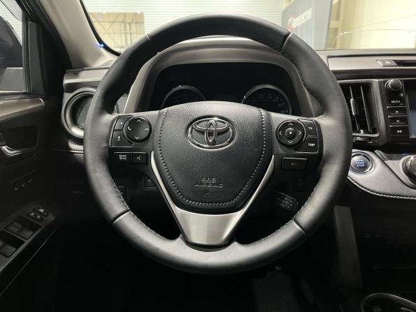 Toyota RAV4 IV (XA40) Рестайлинг с пробегом 2017 года, цена 2 730 000 рублей, 103172 км, внедорожник, Автокод Объявления