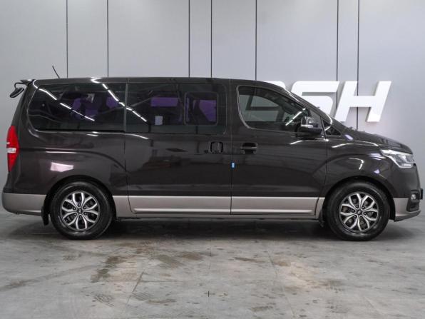 Hyundai Grand Starex I Рестайлинг 2 с пробегом 2018 года, цена 3 869 000 рублей, 90252 км, минивэн, Автокод Объявления