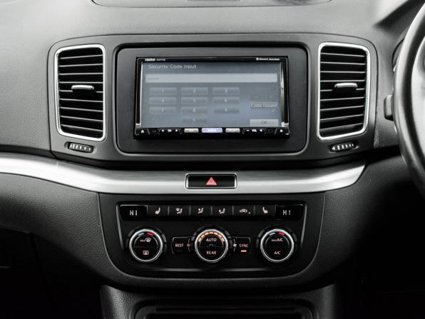 Volkswagen Sharan II с пробегом 2012 года, цена 1 380 000 рублей, 112112 км, минивэн, Автокод Объявления