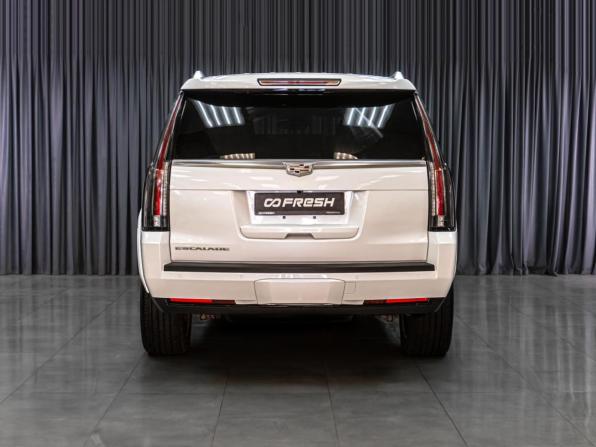 Cadillac Escalade IV с пробегом 2016 года, цена 3 070 000 рублей, 226176 км, внедорожник, Автокод Объявления