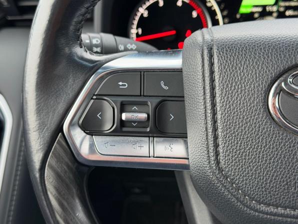 Toyota Land Cruiser 300 Series с пробегом 2022 года, цена 8 200 000 рублей, 71215 км, внедорожник, Автокод Объявления