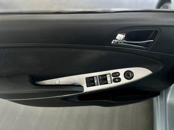 Hyundai Solaris I с пробегом 2012 года, цена 899 900 рублей, 181000 км, седан, Автокод Объявления