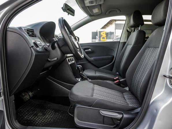 Volkswagen Polo V Рестайлинг с пробегом 2018 года, цена 1 348 000 рублей, 98379 км, седан, Автокод Объявления