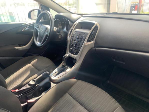 Opel Astra J с пробегом 2011 года, цена 599 000 рублей, 195000 км, хэтчбек, Автокод Объявления