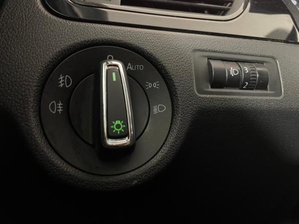 Skoda Rapid I Рестайлинг с пробегом 2017 года, цена 949 000 рублей, 204405 км, лифтбек, Автокод Объявления