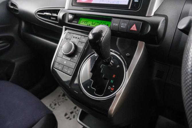 Toyota Wish II Рестайлинг с пробегом 2012 года, цена 1 259 000 рублей, 156000 км, минивэн, Автокод Объявления