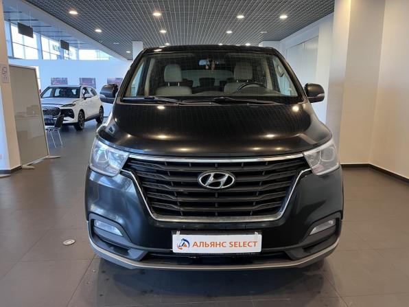Hyundai H-1 II Рестайлинг 2 с пробегом 2019 года, цена 2 590 000 рублей, 257980 км, минивэн, Автокод Объявления