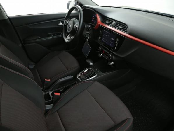 Kia Rio IV Рестайлинг с пробегом 2021 года, цена 1 536 000 рублей, 121000 км, хэтчбек, Автокод Объявления