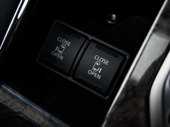 Toyota Alphard III Рестайлинг с пробегом 2022 года, цена 5 700 000 рублей, 33337 км, минивэн, Автокод Объявления