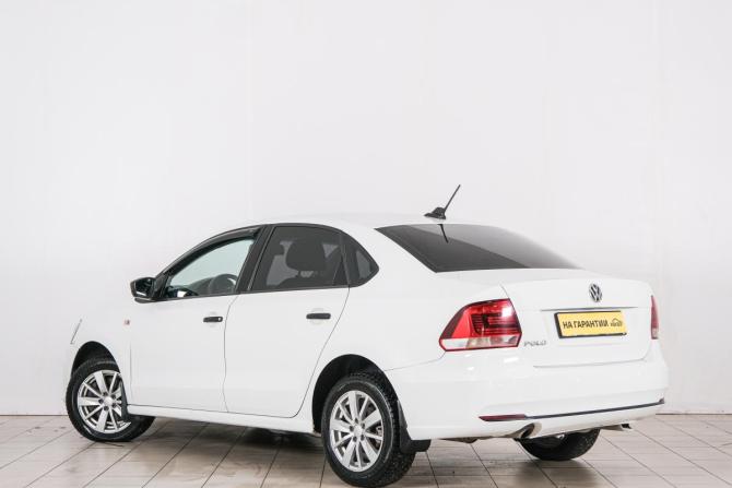 Volkswagen Polo V Рестайлинг с пробегом 2018 года, цена 869 000 рублей, 204000 км, седан, Автокод Объявления
