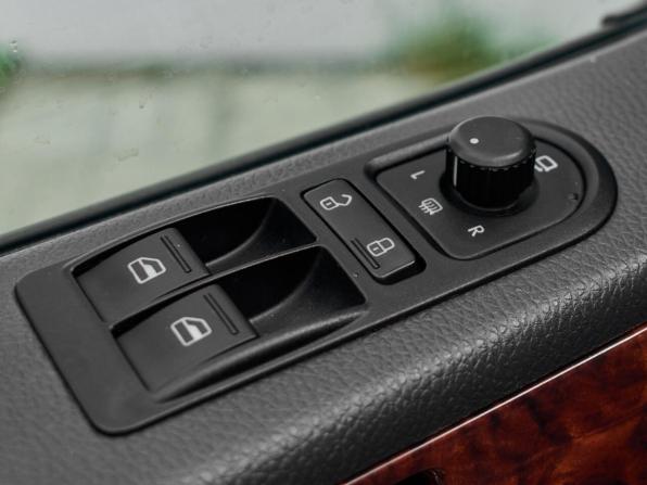 Volkswagen Multivan T5 Рестайлинг с пробегом 2012 года, цена 2 690 000 рублей, 212143 км, минивэн, Автокод Объявления