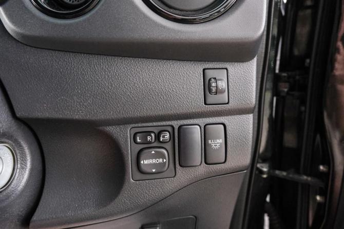 Toyota bB II Рестайлинг с пробегом 2012 года, цена 849 000 рублей, 80471 км, компактвэн, Автокод Объявления