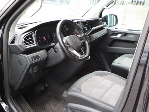 Volkswagen Multivan T6 Рестайлинг с пробегом 2021 года, цена 4 650 000 рублей, 231261 км, минивэн, Автокод Объявления