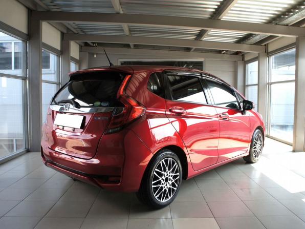Honda Fit III Рестайлинг с пробегом 2018 года, цена 1 287 000 рублей, 130000 км, хэтчбек, Автокод Объявления