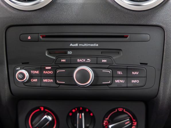 Audi A1 I (8X) с пробегом 2011 года, цена 998 000 рублей, 120104 км, хэтчбек, Автокод Объявления