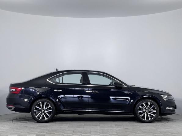 Skoda Superb III Рестайлинг с пробегом 2025 года, цена 3 450 000 рублей, 1543 км, лифтбек, Автокод Объявления
