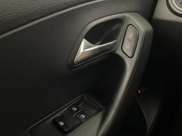 Volkswagen Polo V Рестайлинг с пробегом 2018 года, цена 1 079 000 рублей, 81419 км, седан, Автокод Объявления
