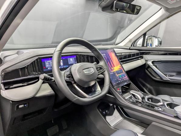 Geely Atlas II с пробегом 2025 года, цена 3 330 000 рублей, 2623 км, внедорожник, Автокод Объявления