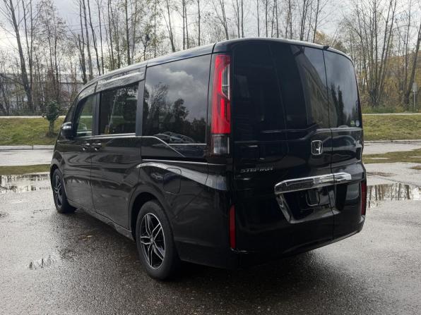 Honda Stepwgn V Рестайлинг с пробегом 2019 года, цена 2 050 000 рублей, 105729 км, минивэн, Автокод Объявления