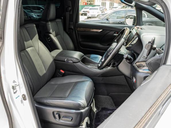 Toyota Alphard III Рестайлинг с пробегом 2020 года, цена 5 549 000 рублей, 88345 км, минивэн, Автокод Объявления