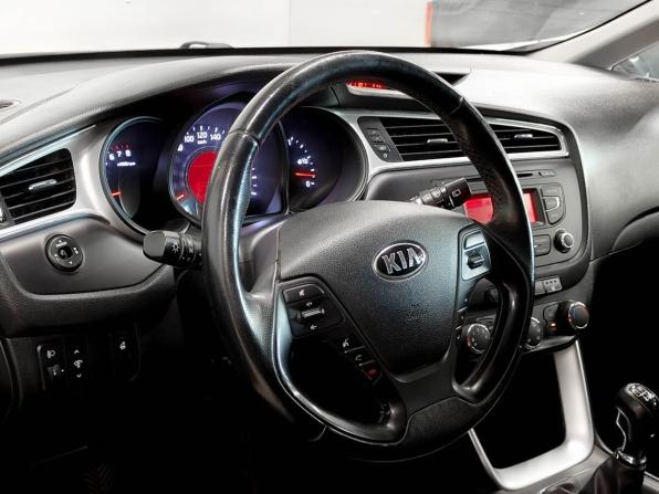 Kia Ceed II Рестайлинг с пробегом 2017 года, цена 953 800 рублей, 201935 км, хэтчбек, Автокод Объявления