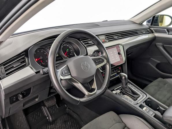 Volkswagen Passat B8 Рестайлинг с пробегом 2021 года, цена 2 490 000 рублей, 90268 км, седан, Автокод Объявления