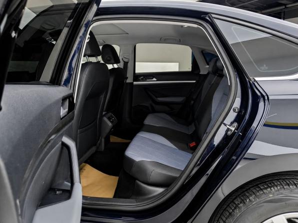 Volkswagen Lavida III Рестайлинг с пробегом 2023 года, цена 1 800 000 рублей, 33000 км, седан, Автокод Объявления