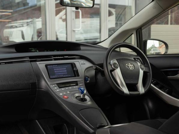 Toyota Prius III Рестайлинг (XW30) с пробегом 2013 года, цена 1 050 000 рублей, 245191 км, лифтбек, Автокод Объявления