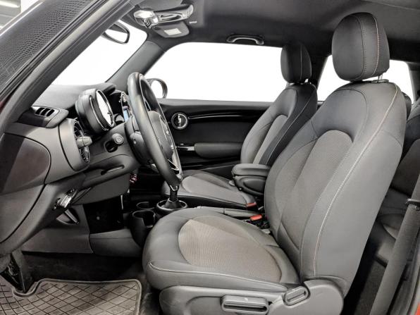 Mini Hatch III (F55/F56) Рестайлинг с пробегом 2021 года, цена 2 640 000 рублей, 11637 км, хэтчбек, Автокод Объявления