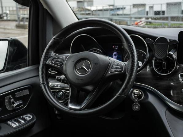 Mercedes-Benz V-Класс III (W447) Рестайлинг с пробегом 2022 года, цена 6 950 000 рублей, 116507 км, минивэн, Автокод Объявления