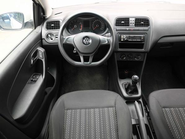 Volkswagen Polo V Рестайлинг с пробегом 2015 года, цена 929 000 рублей, 130656 км, седан, Автокод Объявления