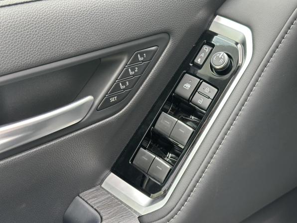 Toyota Land Cruiser 300 Series с пробегом 2026 года, цена 15 600 000 рублей, 16 км, внедорожник, Автокод Объявления