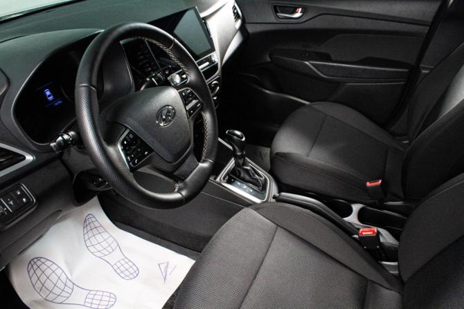 Hyundai Solaris II с пробегом 2017 года, цена 1 379 000 рублей, 137000 км, седан, Автокод Объявления