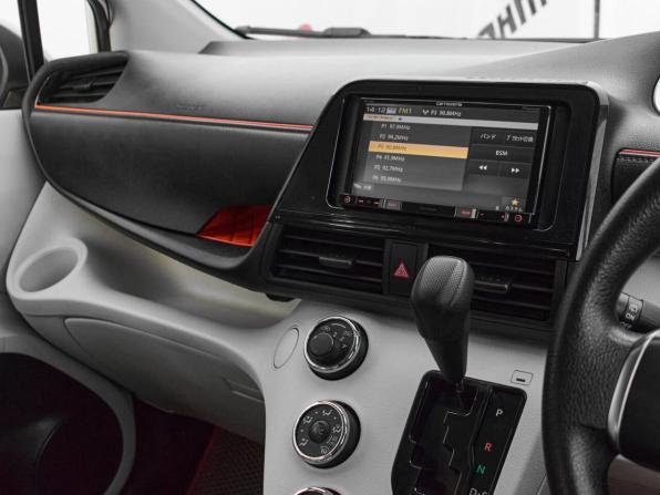 Toyota Sienta II с пробегом 2017 года, цена 1 240 000 рублей, 183421 км, минивэн, Автокод Объявления