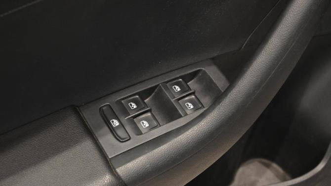Skoda Rapid I Рестайлинг с пробегом 2019 года, цена 1 095 000 рублей, 175000 км, лифтбек, Автокод Объявления