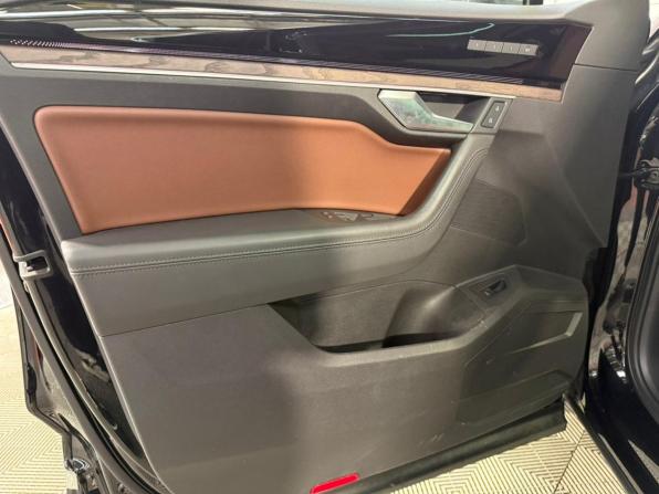 Volkswagen Touareg III с пробегом 2022 года, цена 7 500 000 рублей, 65000 км, внедорожник, Автокод Объявления