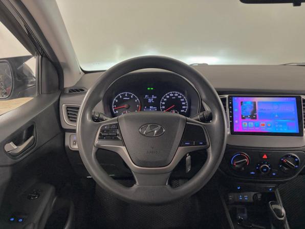 Hyundai Solaris II с пробегом 2017 года, цена 999 000 рублей, 226881 км, седан, Автокод Объявления