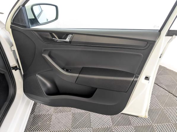 Skoda Rapid II с пробегом 2021 года, цена 1 715 000 рублей, 69993 км, лифтбек, Автокод Объявления