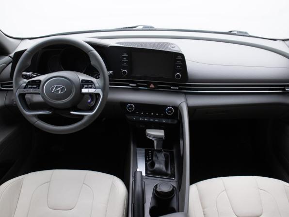Hyundai Elantra VII (CN7) с пробегом 2022 года, цена 1 945 000 рублей, 97897 км, седан, Автокод Объявления