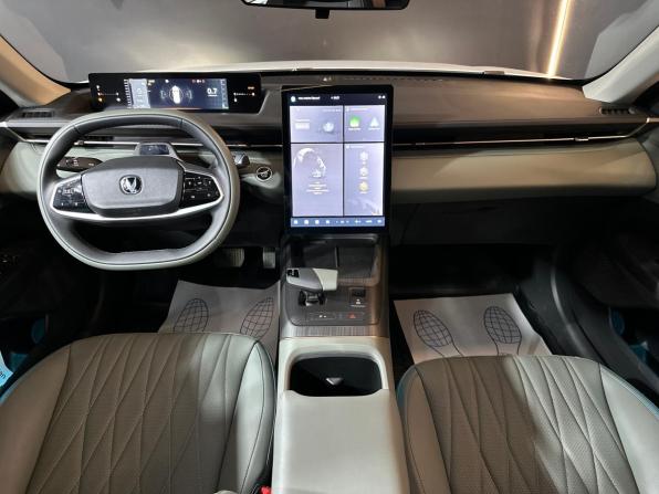 Changan Lamore с пробегом 2023 года, цена 2 370 000 рублей, 7555 км, седан, Автокод Объявления