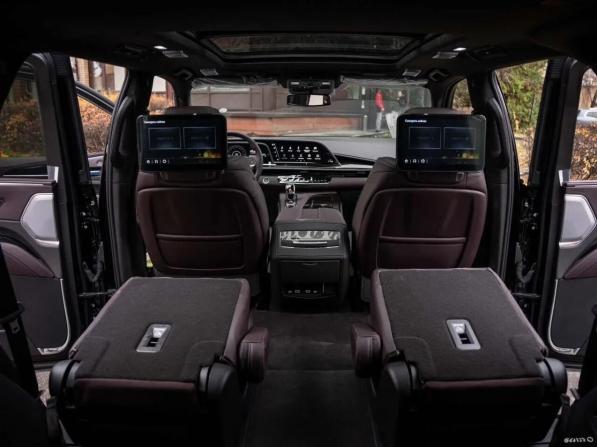 Cadillac Escalade V с пробегом 2024 года, цена 23 500 000 рублей, 18 км, внедорожник, Автокод Объявления