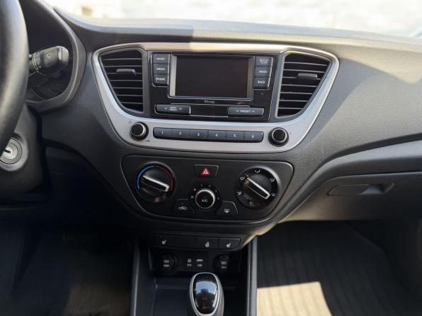 Hyundai Solaris II с пробегом 2018 года, цена 975 000 рублей, 250000 км, седан, Автокод Объявления