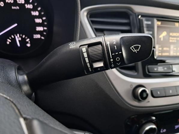 Hyundai Solaris II с пробегом 2017 года, цена 953 000 рублей, 170341 км, седан, Автокод Объявления