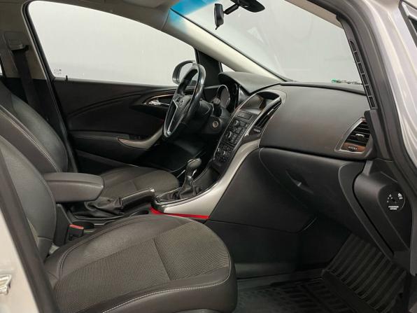Opel Astra J с пробегом 2011 года, цена 850 000 рублей, 111510 км, хэтчбек, Автокод Объявления