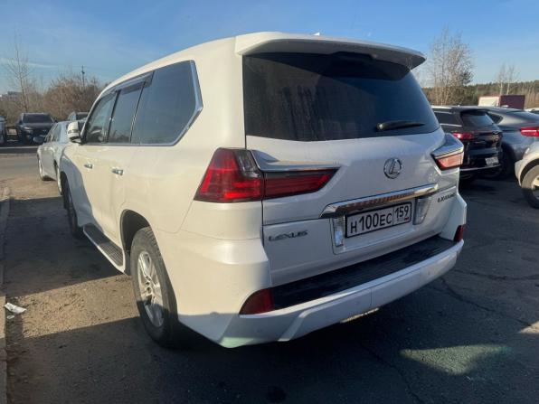 Lexus LX III Рестайлинг 2 с пробегом 2015 года, цена 5 150 000 рублей, 286192 км, внедорожник, Автокод Объявления