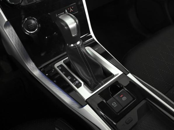 Toyota Veloz с пробегом 2023 года, цена 2 779 000 рублей, 25083 км, минивэн, Автокод Объявления