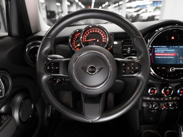 Mini Hatch III (F55/F56) Рестайлинг 2 с пробегом 2021 года, цена 2 500 000 рублей, 56427 км, хэтчбек, Автокод Объявления