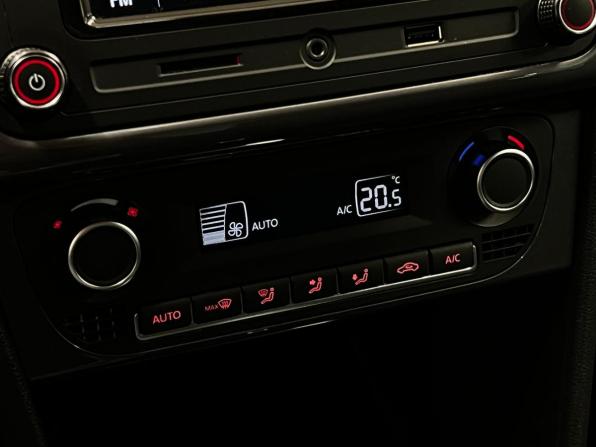 Volkswagen Polo V Рестайлинг с пробегом 2019 года, цена 1 247 000 рублей, 115469 км, седан, Автокод Объявления