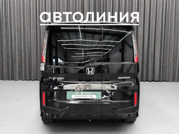 Honda Stepwgn V Рестайлинг с пробегом 2017 года, цена 2 085 000 рублей, 92000 км, минивэн, Автокод Объявления